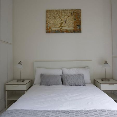 Large 2 Beds Flat Overlooking Clapham Common Park 伦敦 外观 照片
