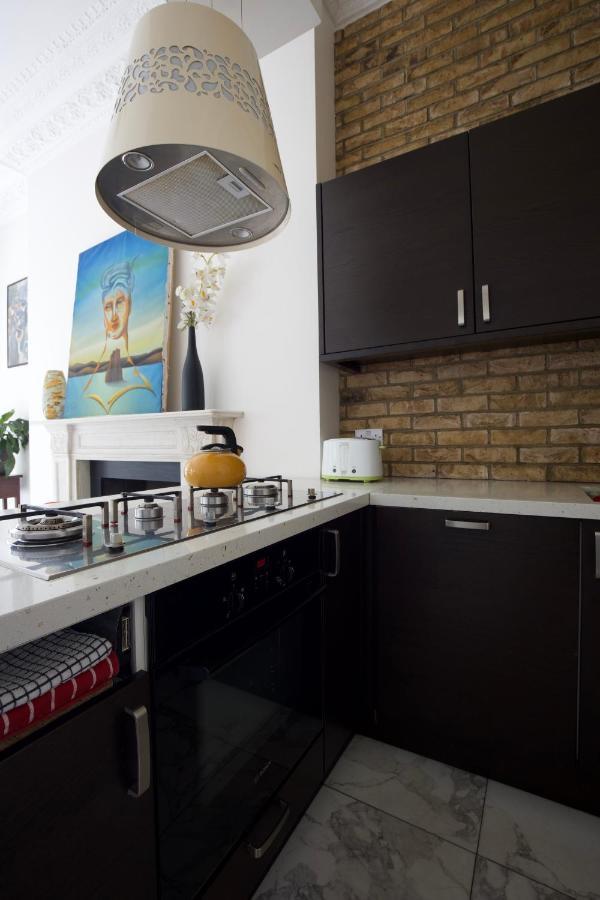 Large 2 Beds Flat Overlooking Clapham Common Park 伦敦 外观 照片